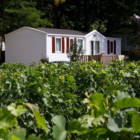 Camping Le Pressoir Petit-Palais-et-Cornemps Exterior photo