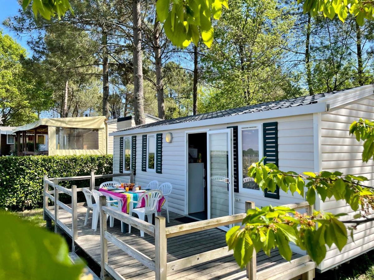 Camping Le Pressoir Petit-Palais-et-Cornemps Exterior photo