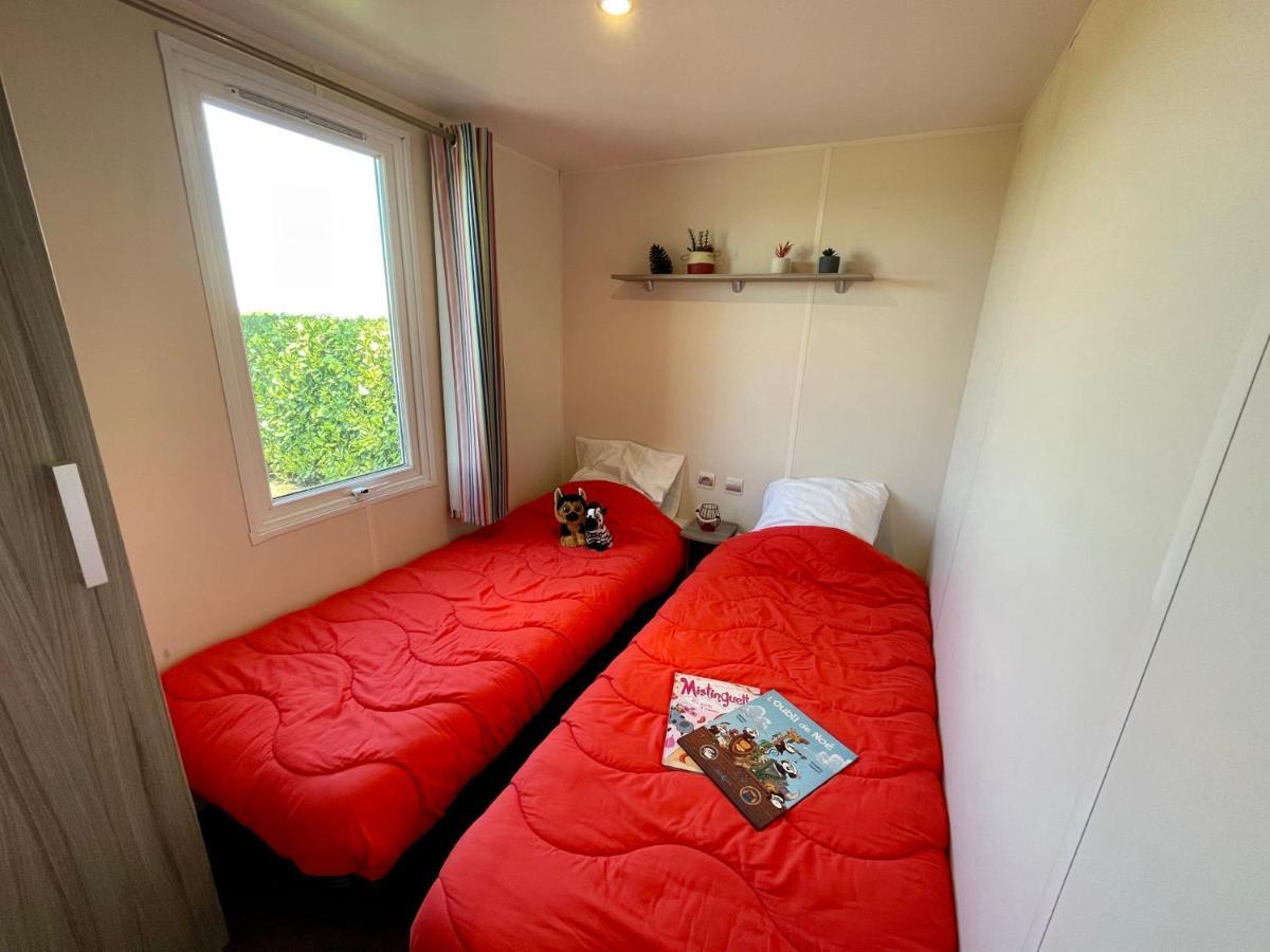 Camping Le Pressoir Petit-Palais-et-Cornemps Exterior photo