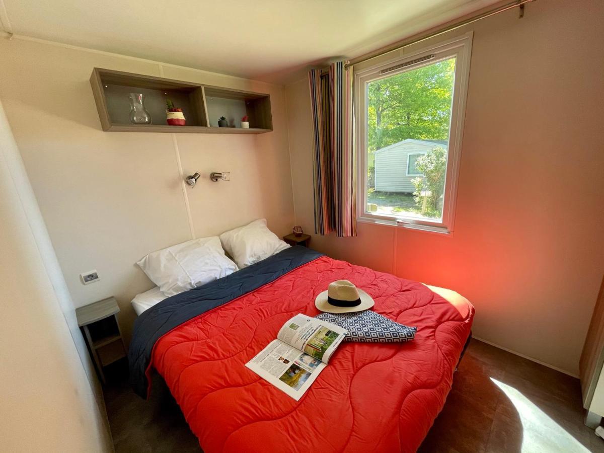 Camping Le Pressoir Petit-Palais-et-Cornemps Exterior photo