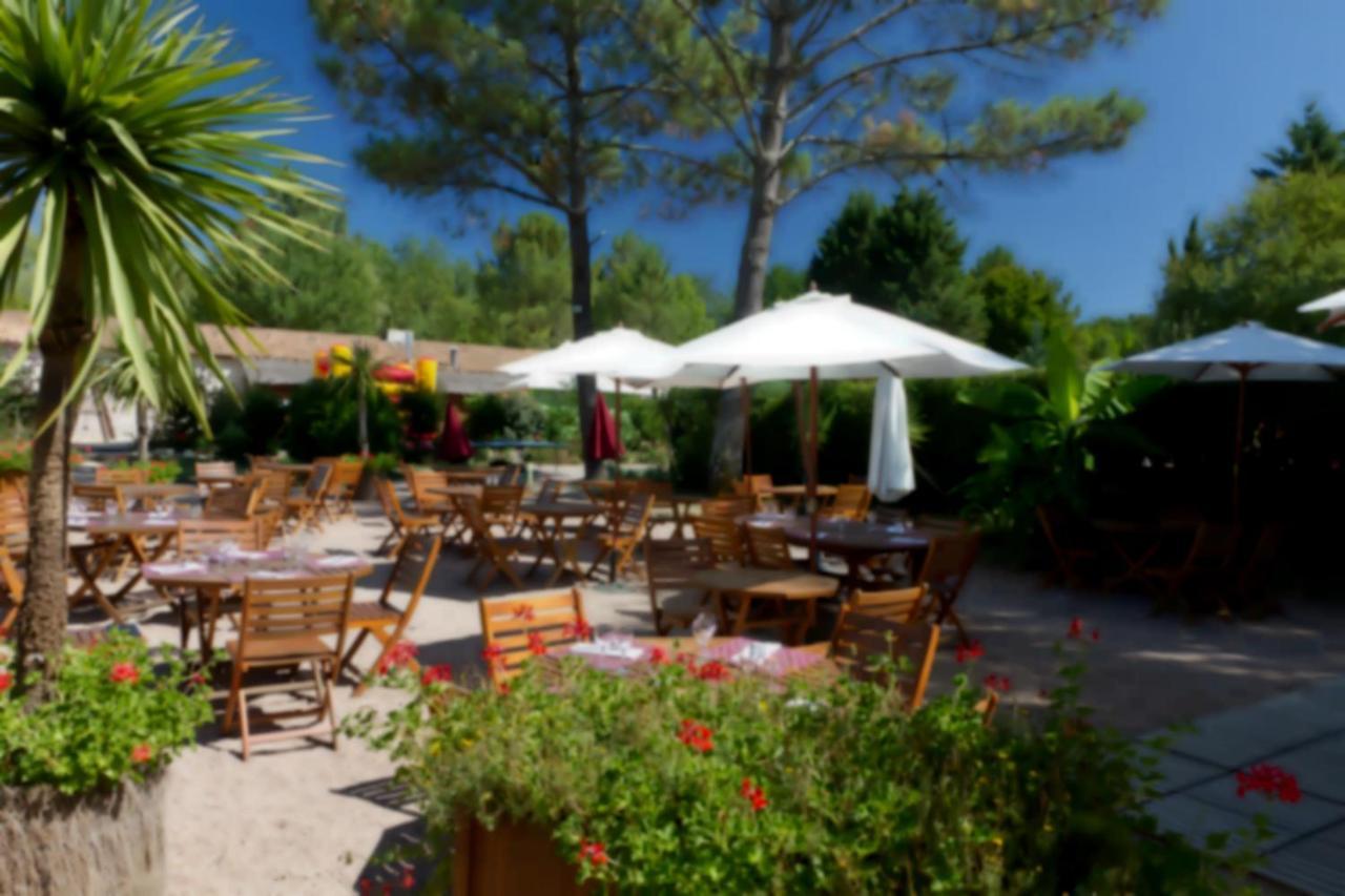Camping Le Pressoir Petit-Palais-et-Cornemps Exterior photo