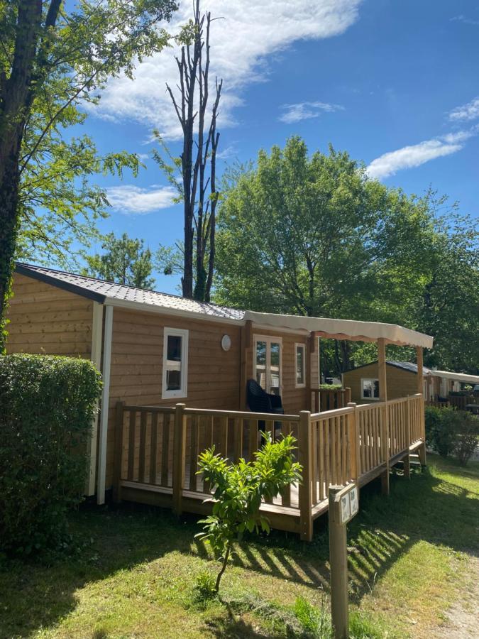 Camping Le Pressoir Petit-Palais-et-Cornemps Exterior photo