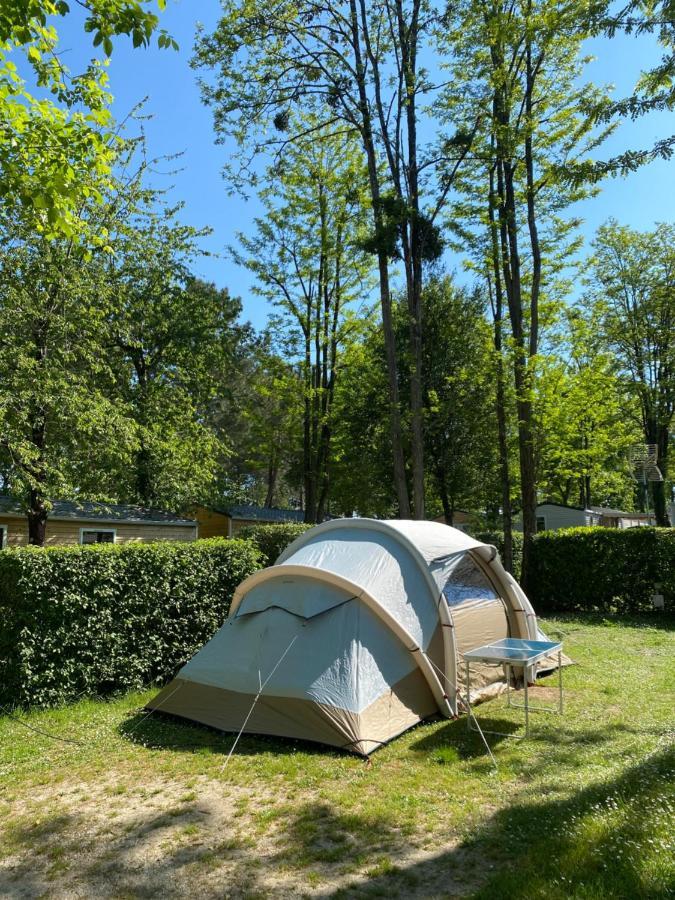 Camping Le Pressoir Petit-Palais-et-Cornemps Exterior photo